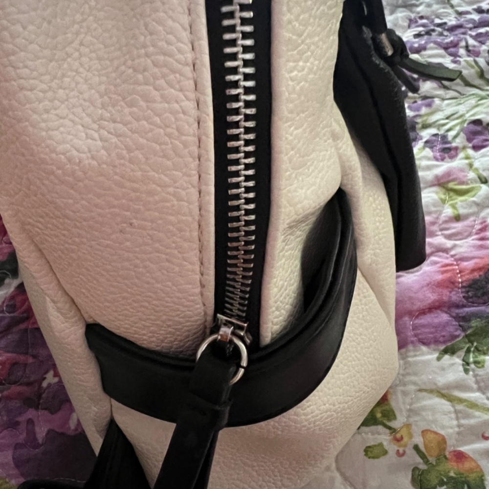 Calvin Klein backpack - Picture 3 of 4